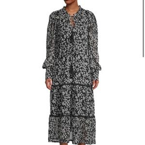 Saks Fifth Avenue multi tiered puff sleeve dress. Size large.